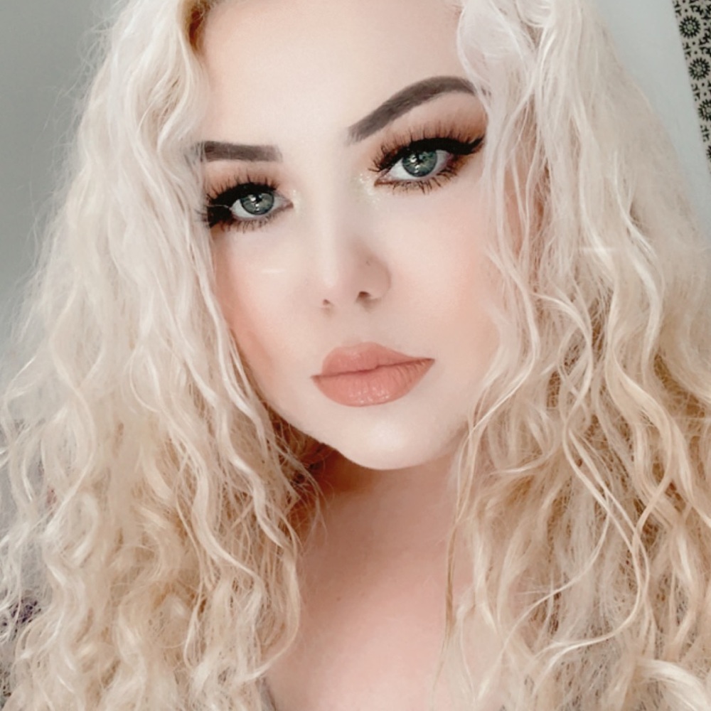 Meet your Posher, Alexandra